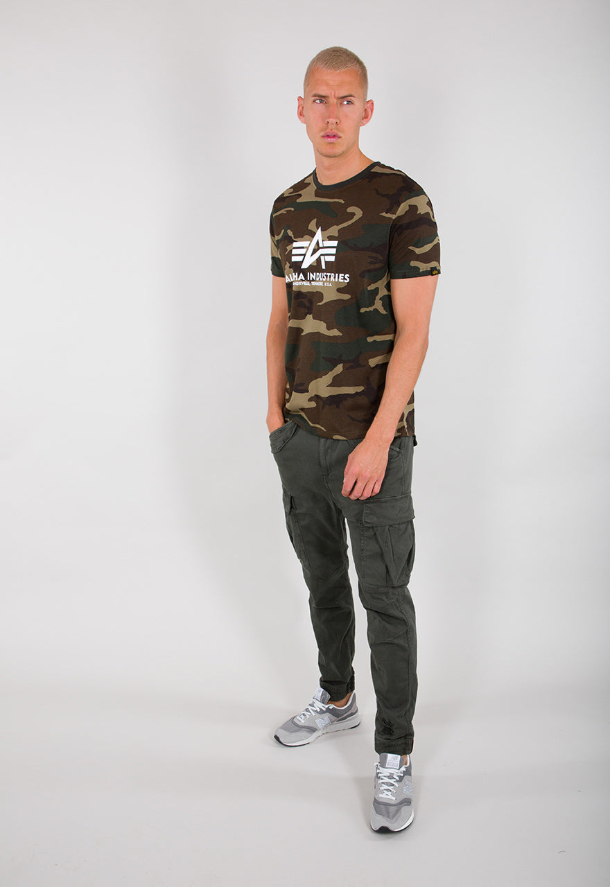 Alpha Industries Basic T-Shirt Herren – Camo-Logodruck